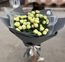 Букет Белые кустовые розы Солинеро в Балезино