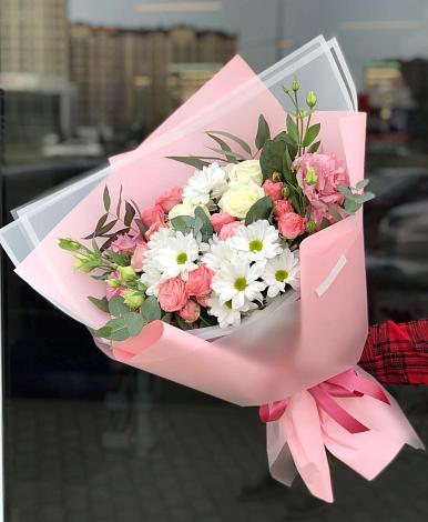 Букет цветов из: Розы, Лизиантусы и Хризантемы в Балезино